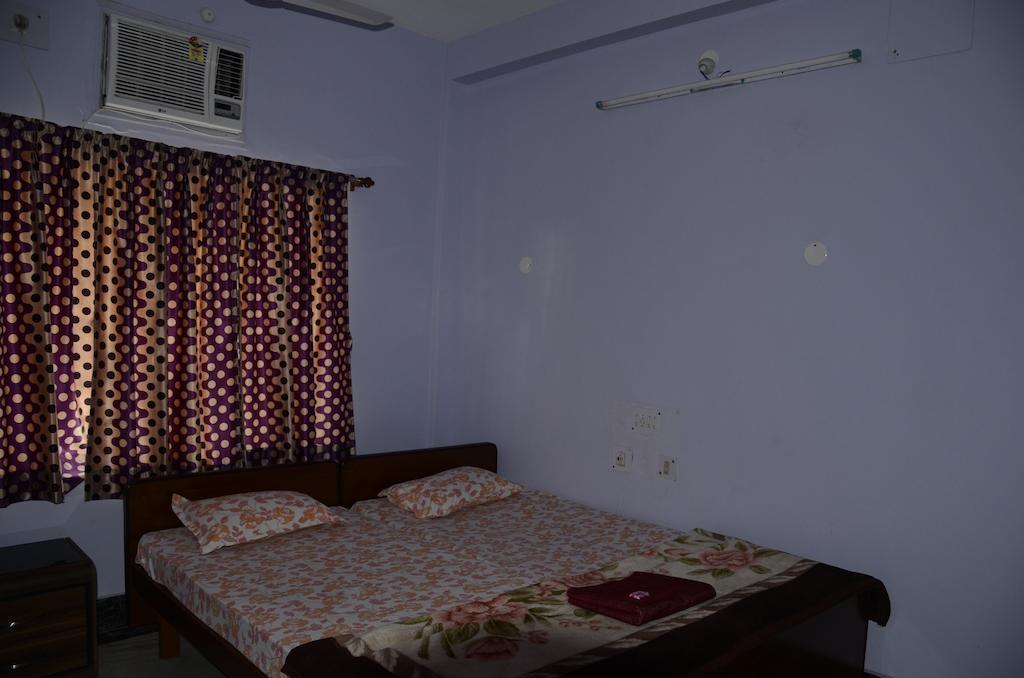 Kim Lawn Guest House Kolkata Phòng bức ảnh